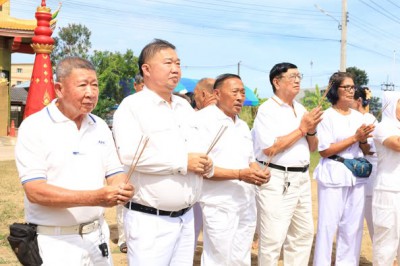 พิธียกเสาเต็งโก เริ่มงานประเพณีถือศีลกินผัก ประจำปี 2568 Image 1