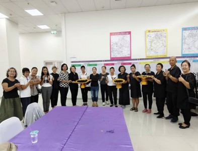 กิจกรรมทำโบว์ริบบิ้นสีดำไว้อาลัยด้วยความเคารพและสำนึกในพระมห ... Image 1