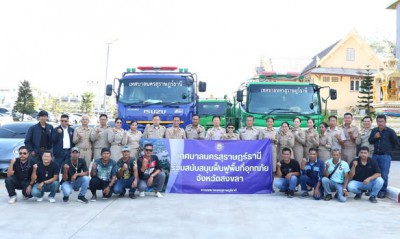 เทศบาลนครสุราษฎร์ธานี ส่งทีมและรถฉีดล้าง ช่วยฟื้นฟูเมืองหาดใ ... Image 1