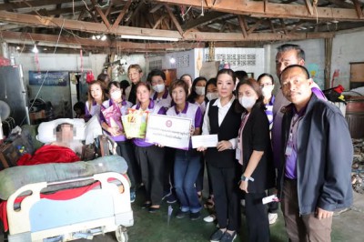 กองทุนสวัสดิการฯ ลงพื้นที่เยี่ยมสมาชิกกองทุนเพื่อเป็นขวัญ กำ ... รูปภาพ 1