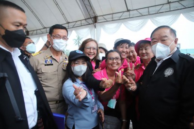 ร่วมต้อนรับการลงพื้นที่ตรวจราชการของ "บิ๊กป้อม" รองนายกรัฐมน ... รูปภาพ 1