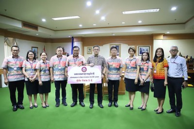 เทศบาลร่วมมอบของสนับสนุนการออกรางวัลนาวากาชาด และรางวัลสลากก ... Image 1