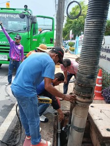 เดินหน้าดูดล้างท่อ เตรียมรับมือน้ำท่วมในช่วงหน้าฝน Image 1