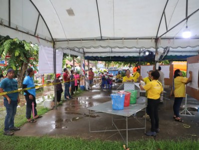 ภาพบรรยากาศการนับคะแนนของหน่วยเลือกตั้ง และการส่งหีบบัตรเลือ ... Image 1