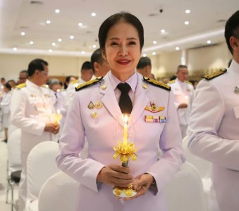 พิธีถวายเครื่องราชสักการะและวางพานพุ่ม และพิธีจุดเทียนถวายพร ... รูปภาพ 1
