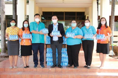 ทน.สฎ.รับมอบน้ำดื่มจากธนาคารกรุงไทย Image 1