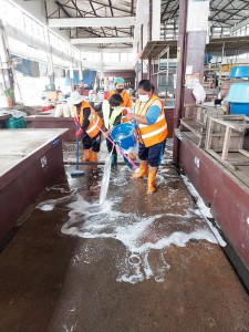 ล้างทำความสะอาดและฉีดพ่นยาฆ่าเชื้อตลาดกอบกาญจน์ Image 1