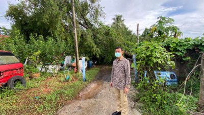 เหตุต้นไม้ล้มทับบ้านเรือนที่พักอาศัยของชาวบ้าน Image 1