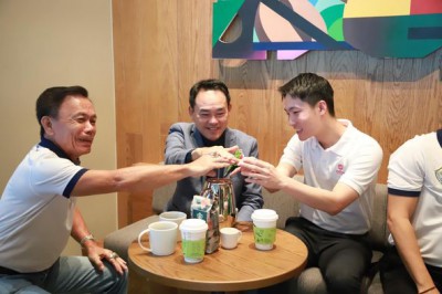 เทศบาลนครสุราษฎร์ธานี ร่วมแสดงความยินดีเปิด สตาร์บัคส์ สาขาส ... Image 1