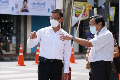 ทาสีเส้นสัญลักษณ์ทางเดินรถและติดตามการใช้เส้นทางเดินรถวงเวีย ... รูปภาพ 1