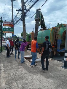 เดินหน้าดูดล้างท่อ เตรียมพร้อมรับมือหน้าฝน Image 1