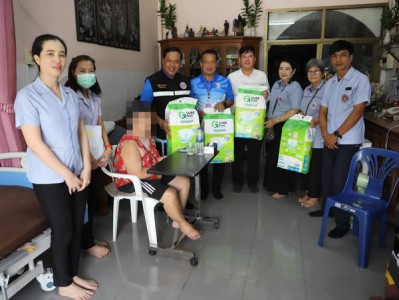 เทศบาลฯ ลงพื้นที่ให้กำลังใจและมอบผ้าอ้อมผู้ใหญ่ รูปภาพ 1