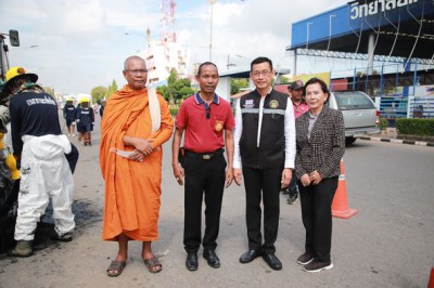 เทศบาลฯ จับมือเรือนจำกลางสุราษฎร์ นำนักโทษชั้นเยี่ยมลอกท่อระ ... รูปภาพ 1