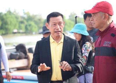 “พายซัพบอร์ด จอดแลเรือพระ” ณ ลุ่มน้ำตาปี รูปภาพ 1