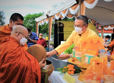 ทำบุญตักบาตรวันขึ้นปีใหม่ ๒๕๖๕ เริ่มต้นปีด้วยความเป็นสิริมงค ... Image 1