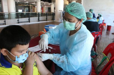 บรรยากาศการบริการฉีดวัคซีน "Pfizer" สำหรับนักเรียน ชั้น ป.๓- ... Image 1