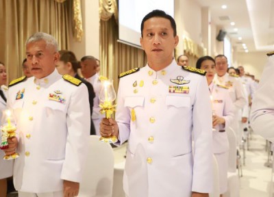 เทศบาลนครสุราษฎร์ธานี ร่วมพิธีวางพานพุ่มถวายราชสักการะ และร่ ... Image 1