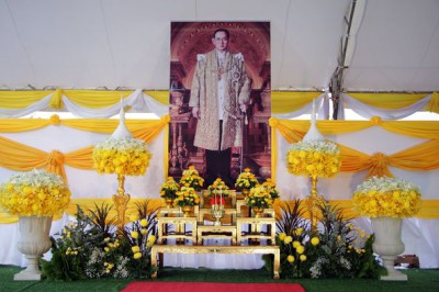 พิธีทำบุญตักบาตรข้าวสารอาหารแห้งแด่พระสงฆ์และสามเณร Image 1