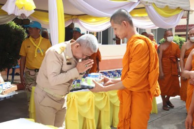 พิธีถวายภัตตาหารพระราชทานของพระบาทสมเด็จพระเจ้าอยู่หัว แด่พร ... รูปภาพ 1