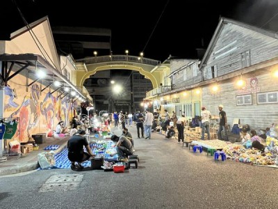 ตลาดสะพานโค้ง 100 ปี เทศบาลนครสุราษฎร์ธานี เป็นแลนด์มาร์คอีก ... Image 1