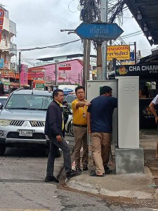 ประชาสัมพันธ์ เปิดใช้สัญญาณไฟจราจร จัดระเบียบการสัญจรบนท้องถ ... Image 1
