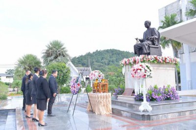เทศบาลนครสุราษฎร์ธานี ร่วมพิธีวางพวงมาลา เนื่องในงาน "วันรพี ... Image 1