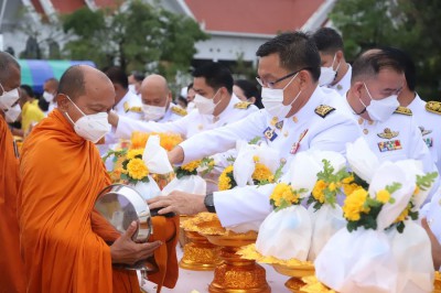เทศบาลนครสุราษฎร์ธานี ร่วมพิธีทำบุญตักบาตร เนื่องในวันคล้ายว ... รูปภาพ 1