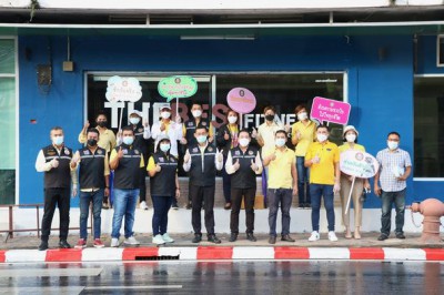 แจกหน้ากากอนามัย รณรงค์ให้พี่น้องประชาชนร่วมกันป้องกันโรคโคว ... Image 1