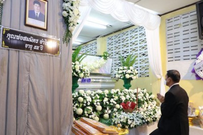 เคารพศพคุณพ่อสมมิตร อำไพรัตน์ อายุ ๕๕ ปี Image 1