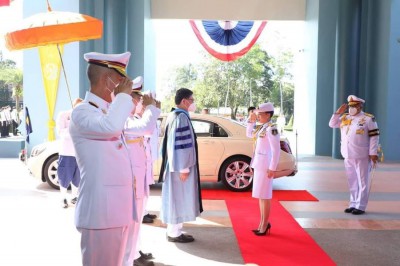 พระบาทสมเด็จพระเจ้าอยู่หัว ทรงพระกรุณาโปรดเกล้าโปรดกระหม่อม  ... Image 1