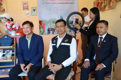 ตรีนุช รมว.ศึกษาธิการ ลงพื้นที่ ติดตามการดำเนินงานตามนโยบายข ... Image 1