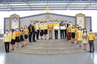 รับมอบเจลแอลกอฮอล์ล้างมือพระราชทาน รูปภาพ 1