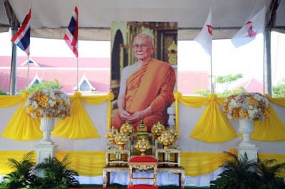 เทศบาลนครสุราษฎร์ธานี ร่วมพิธีทำบุญตักบาตรถวายพระกุศล งานฉลอ ... Image 1