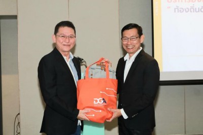 นายประเสริฐ บุญประสพ นายกเทศมนตรีนครสุราษฎร์ธานี นำคณะหัวหน้ ... Image 1