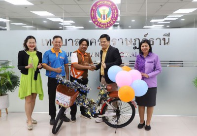 วันนี้ (27 ธ.ค. 66) เทศบาลนครสุราษฎร์ธานี รับมอบรถจักรยานจาก ... รูปภาพ 1