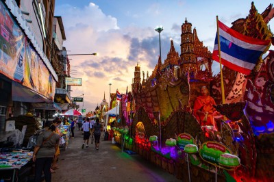 ประเพณีชักพระ ทอดผ้าป่า และแข่งเรือยาว จังหวัดสุราษฎร์ธานี ว ... Image 1