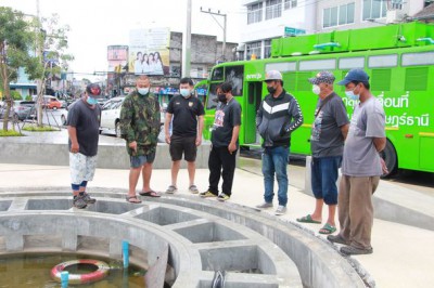 ทน.สฎ. ร่วมล้างทำความสะอาดบริเวณปรับปรุงภูมิทัศน์ท่าเรือเกาะ Image 1