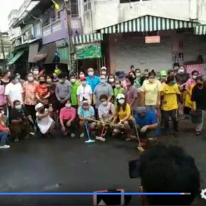 บรรยากาศ การลงพื้นที่ฉีดน้ำยาฆ่าเชื้อตลาดล่าง 26 และ ตลาดโต้ ... Image 1